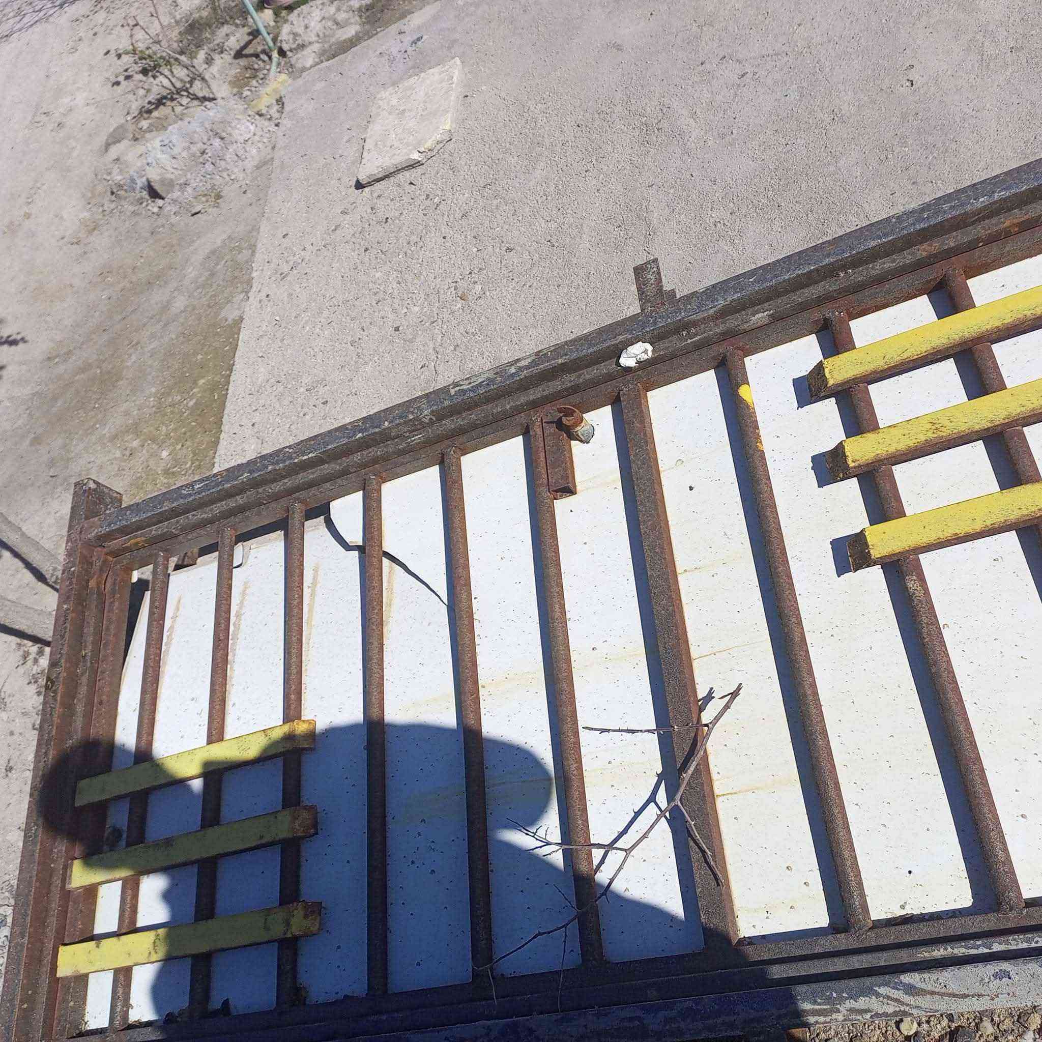 باب حديد خارجي للبيع
القياسات متر بمترين
يعني عرض متر و ارتفاع مترين شط العرب, البصرة


**إذا كنت صاحب هذا الإعلان وتريد حذفه لأي سبب، رجاءا أرسل رسالة إلى الدعم الفني**