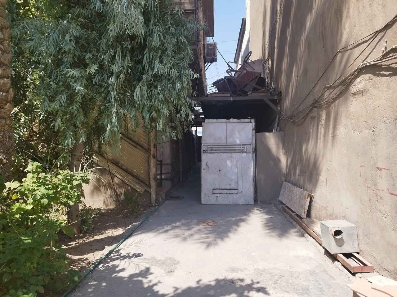 🏠 بيت للبيع – موقع تجاري مميز جدًا 🏬
📍 الدورة – شارع 60 الرئيسي (شارع تجاري حيوي)
💰 بسعر مميز
🔹 المساحة الكلية: 642 متر
🔹 الواجهة: 15 متر
🔹 العمق: 42 متر
🔹 الطابو: صرف 100%
🔸 مواصفات العقار:
4 محلات تجارية
شقة سكنية فوق المحلات
مخزن فوق الشقة
حديقة واسعة بمساحة كبيرة
بيت مبني بمساحة 150 متر
✨ فرصة استثمارية ممتازة (تجاري + سكني)

📞 لستفسار والتواصل:
***********
