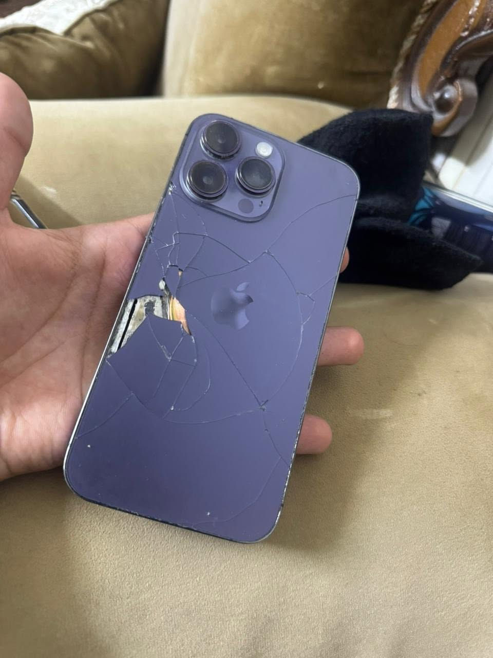 ايفون 14برو ماكس دبل مبدل شاشه  بطاريته 80 ومكسور ضهر ويه فقط كيبل سعر 670الف وبي مجال مكاني بغداد كاظميه ***********
