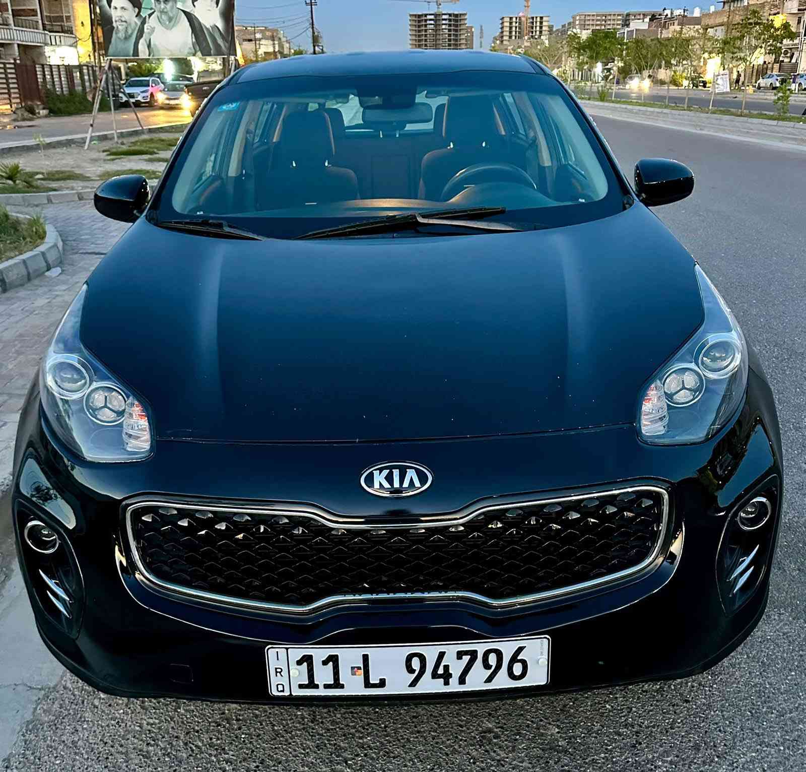 السلام عليكم 
سبورتج موديل 2018 وارد امريكي 
بدوووون ايرباك لون اسود لامع 
المواصفات :- 
تحكم ستيرن 
مودات قيادة 
فور ويل 
كامرة خلفيه
رقم جديد بغداد الجديد + هزة جديدة
تبريد ثلج 
تخم تايرات جديد 
محرك 2400 
ماشية ٦٠ الف ميل حقيقي قابل للزيادة
كامله السيارة مابيها اي نقص باتري جديد عدة سبير جديدة 
داخل جديد السيارة ممتعوبه وناصبه واحلى من الصور 
ملاحضة :- السياره بدون حادث فقط الدعاميه الاماميه  لان جانت شويه مشخطه وشكلها محلو + شخط بالباب السايق ومكحل ومبين تجي وتشوفه 
كلشي بالسيارة ذكرته  اي استفسار اني حاضر 
العنوان بغداد - حي الجهاد 
السعر١٦٣$ وبيها مجال بسيط 
***********
