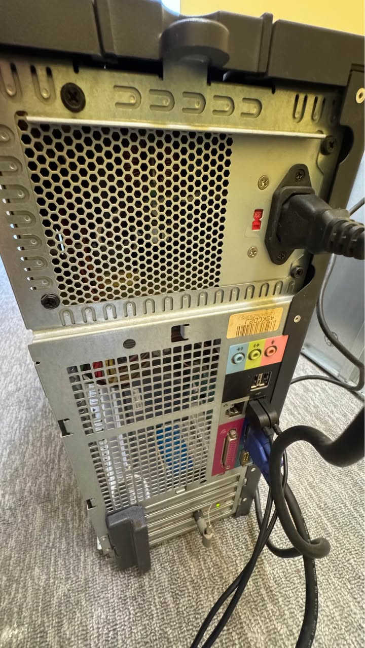 حاسبة دسكتوب نوع ديل بنتيوم 4 

Dell OptiPlex 210L

Intel(R) Pentium(R) 4 CPU 3.00GHz 2.99 GHz
512 MB (502 MB usable)
Windows  7 32-bit Operating System
Ram 512 megabytes 
Hard drive 75 gigabytes 
CD Room 
Flopy disk 
WiFi wireless بغداد, العراق


**إذا كنت صاحب هذا الإعلان وتريد حذفه لأي سبب، رجاءا أرسل رسالة إلى الدعم الفني**