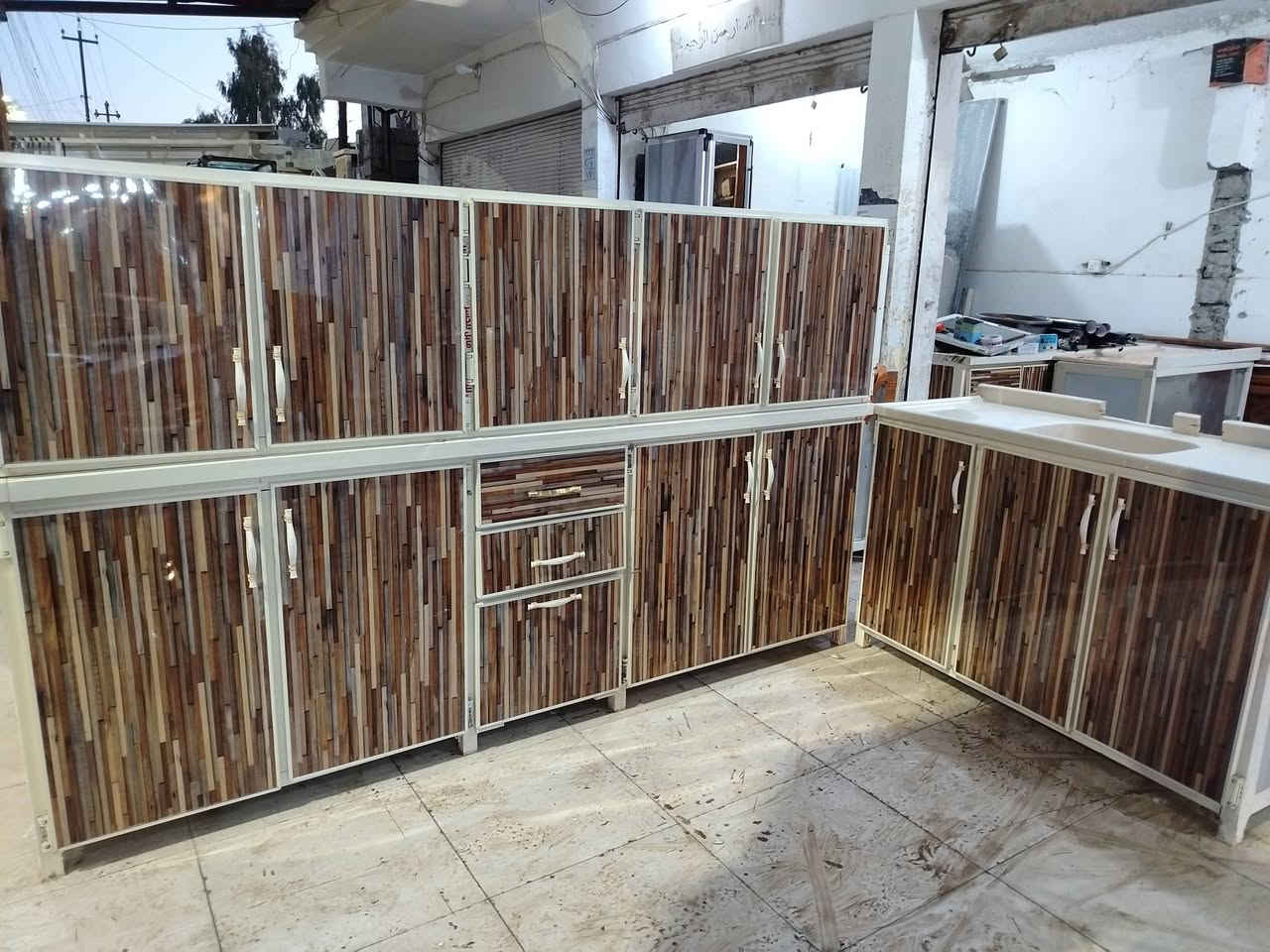 للبيع كونتر ارضى ملحق مترين نص نضيف سنك ١٣٠ سم كرانيت سعر ٢٩٠ بي مجال *********** اسيا *********** مكان موصل
