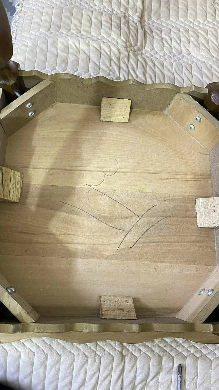 السلام عليكم طاولات عدد اربع صغار وطاولة وسطية صاج عراقي  تكمة للبيع للأستفسار عن السعر خاص


**إذا كنت صاحب هذا الإعلان وتريد حذفه لأي سبب، رجاءا أرسل رسالة إلى الدعم الفني**