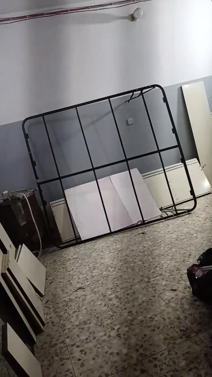 عند كنتور تركي فتحته لان اشتريت غرفه غيره جديد الباب اثنين سلايد يعني ٤ طلاقات نظيف كل شيء مابي  وياه ميز تواليت بدون جامه رايدتهم ب١١٠ مكاني بلديات ***********
