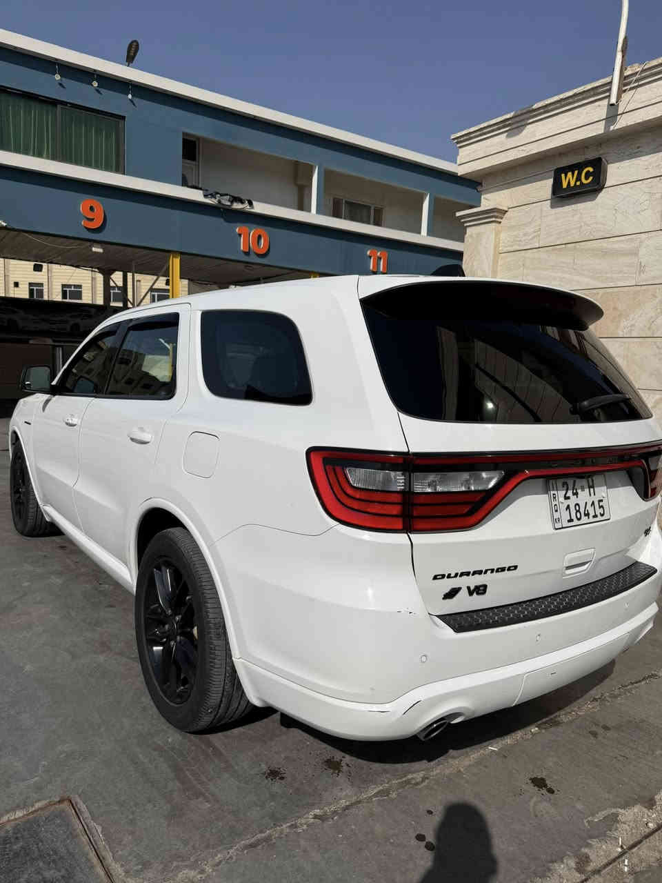 دورنكو RT موديل   2021
فول عدى الفتحه RT معروف مواصفاته  
السيارة مكفوله كلين بدون صبغ و تبديل 

‏سيارة رقم دهوك 
              
المسافة المقطوعة:      80   ألف   Miles 
حجم محرك : V8 5.7  مواصفات: RT 

‏بصمة تشغيل
كشن تدفية + تبريد
بصمة ابواب 
كشنات جلد كهربائي 
كشنات خزن وضعيات 
كشنات خلفية تدفئة 
تدفئة ستيرن 
ستيرن كهربائي 
شفتات ستيرن 
رادار خلفي  توقف ذاتي
وضعيات قيادة سبورت نورمال ايكو 
مقاعد صف ثالث 
دفع رباعي 4*4
صندوك كهربائي
تشغيل عن بعد 
تبريد 3 قطع 
نظام خرائط 
فتحات بنيد 
شاشة كبيرة 
شاحن وايرليس
حساسات امامية خلفية 
لايت زينون LED
ملاحظه : السيارة مكفوله كلين بدون قطرة صبغ ولا تبديل 
طخه صغيره بالباب الخلفي ما مبين وصورتها موجوده بالصور

السعر :-330$ بيها مجال
مال بيع مستعجل

بس الشراي يتصل والي يعرف بالدورنكو والكلين

وصوره الكار فاكس مالتها هم موجوده 

السياره بالكوت واسط مركز المدينه
للأستفسار :  ***********
