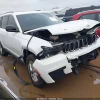 جيب لاريدو ٢٠٢٥  ٧ راكب فتحه وبصمه وفور ويل جنطه كهرباء كشن سياحي  تشغ...