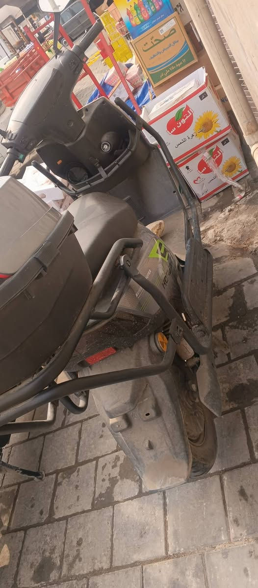 سلام عليكم دراجه شحن كوريا ماك سرعه 90 حقيقي ماخذها اب 1350 قبل شهرين و اريد ابيع السعر 850 و بيها مجال بغداد شارع فلسطين أو اعضميه ***********
