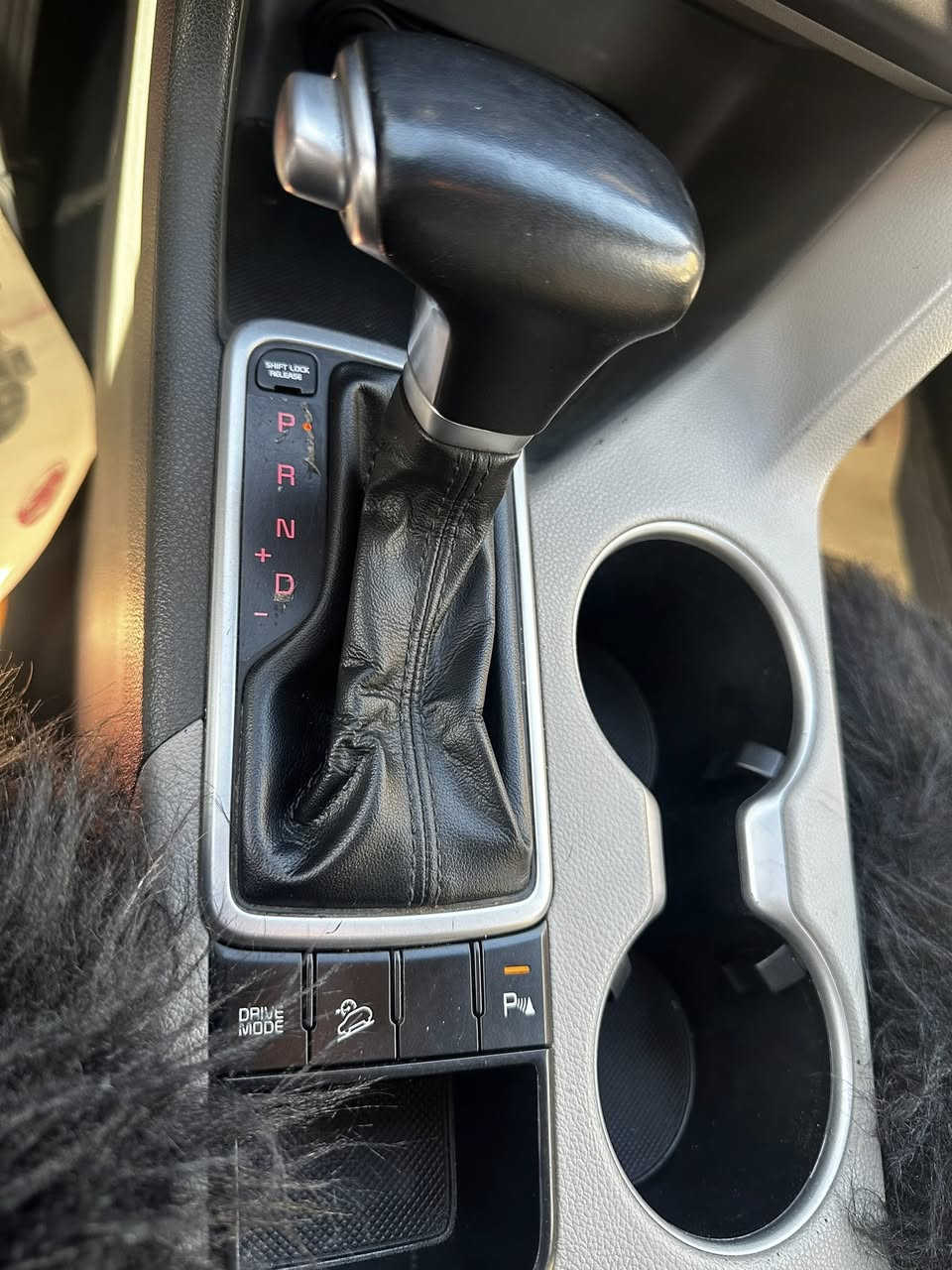 حياكم الله 
كيا سبورتج 
موديل 2017
خليجي بيه باب صبغ 
ماشية 🚶‍♀️ 170 الف
سيارة جديدة وجاهزة 
السعر 148 قفل 
وبالعافيه على ياخذها 
وبيه سونار حديث 
موبايل ***********
