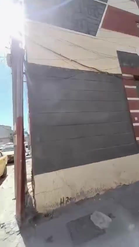 السلام وعليكم 
يوجد بيت البيع الموقع الثالثه مساحته 54متر مسلح جديد بيت ركن يحتوي البيت على مدخلين طرمه، و صحيات . هول و مطبخ . و ملحقاته و طابق ثاني 3غرف نوم 
البيت طابقين ونص ملاحظة البيت ويا غراض 
الاستفسار مراسله الصفحه أو تصال على رقم 
***********
‏‪0781 077 4990‬‏
