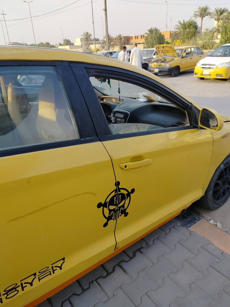 السلام عليكم شباب فلاوين للبيع كير ماكينه جدا حداديه جديده راعيها ما واصل مكان نجف الاش رقم الموبايل ***********
