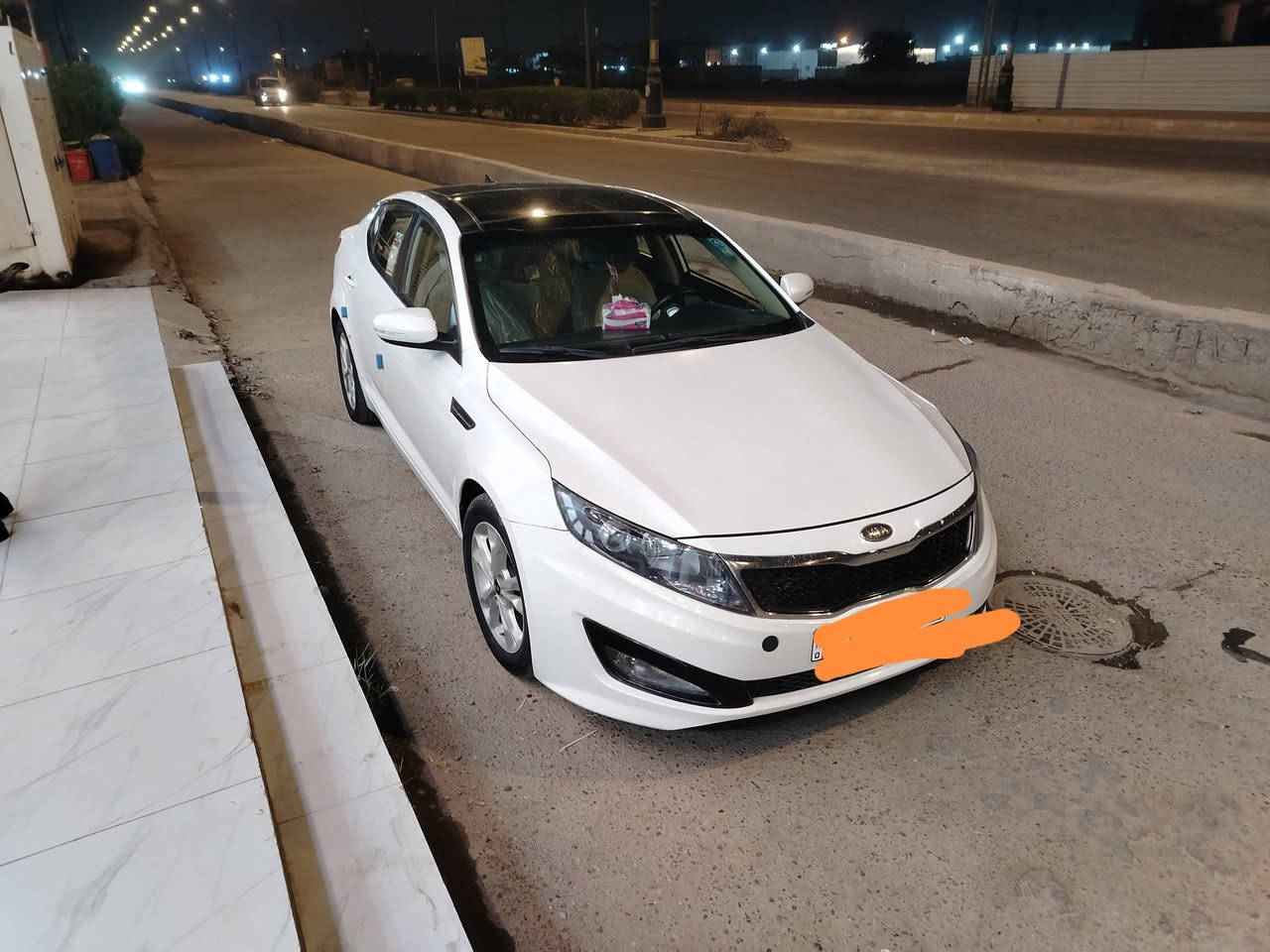 كيا اوبتيما ٢٠١١ خليجي. السيارة نظيفة شاشا كامرة خلفية تحكم ستيرن كير ومحرك جدد محرك ٢٠٠٠ دوش السعر ١١٥ مكلف بالنشر التواصل ويه صاحب السيارة *********** لا يوجد رد في الفيس
