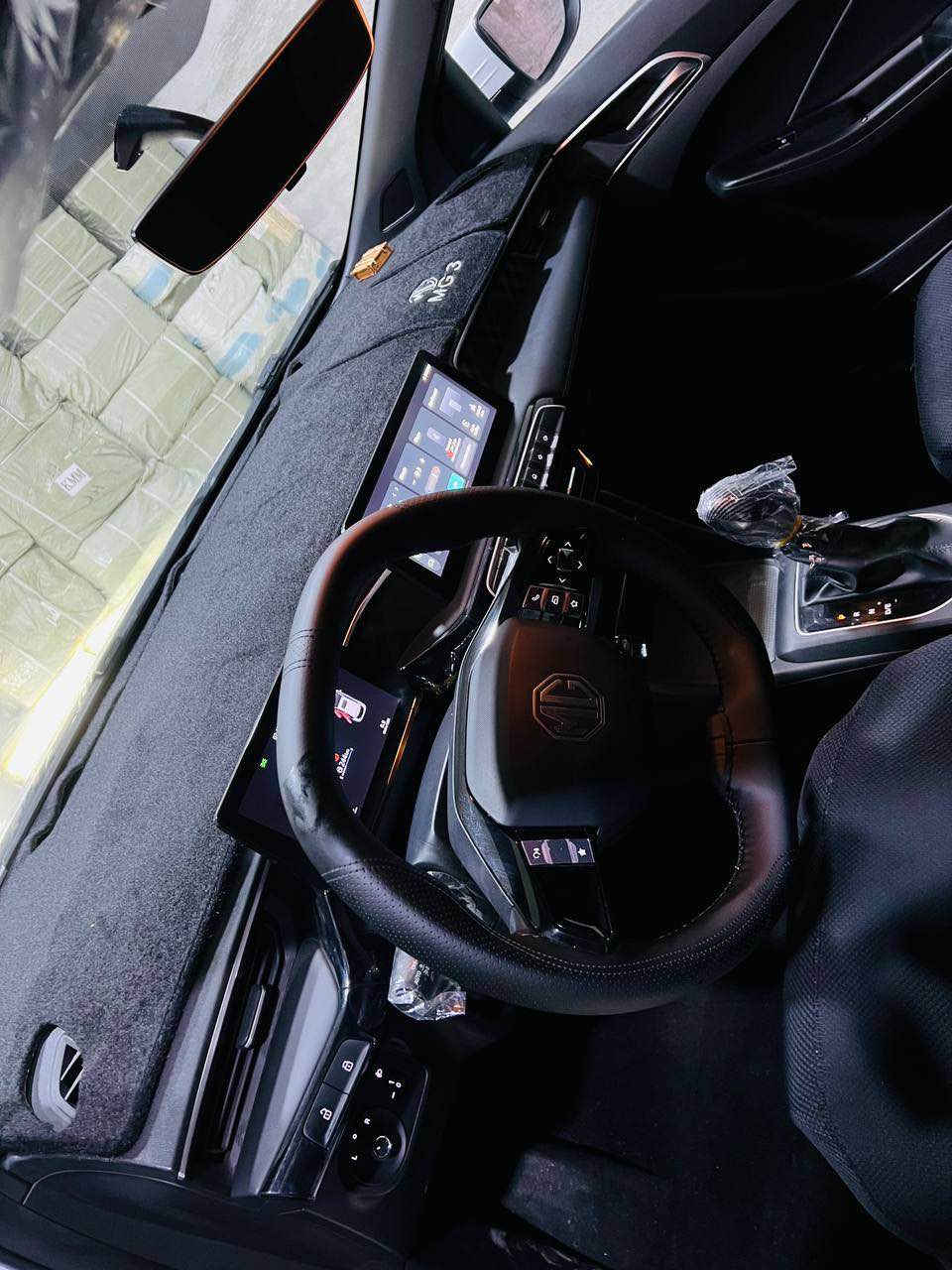 یم جی ٣ 
مۆدێل٢٠٢٥ مانگي ٣ ده ركراوه 
.. سەیارەکە يه ك دەستە لە سفرەییەوە لای خۆمە بە ناوەی خۆمەوەیە 
.. مواسەفات ستاندارد ( دەبڵ گێرە گێر ئۆتۆماتیک وعادی، ئاوێنە ئیشارەت،لایتەکانی هالۆجین و تەبیردە، ٢ سەماعە ،، شاشەیە و کامێرەیە ، حاسەی دواوەی هەیە ،لایتی ئۆتۆیە، بلاجکتۆرە،مەکینەی ١٥ دەبڵ کەمشەفتە کە مەرغوبە، لێخوڕینی نەرم و هێز و توانایەکی زۆرباشی هەیە ، نیضامی ئیکۆ ی هەیە بۆ بەنزین کەم خواردن، سپێری دانەگیراوە، گاعی و کەپی شەریکەی ڕانەخراوە ، سوکان ڤۆلیۆم و تەحەکومی سوکانە، حاسەی تایەیە ، خامی کوشنی تێگیراوە وەکو بیلاد ، قفڵ مەرکەزی ، دوگمەی sos هەیە، ماوەی ڕۆشتن ١٥ هه زارکم تازە سێرڤزی بۆ کراوە 

ده عامي بو ده عامي به شه رت بي شوخت بي سارد بي بوياخ بي چال لايتي پيشه وه كراوه به زينون تازه روني گوراوه گاعي يه ك بارچه ي پلاستيكي بو دانراوه يه ك دينار مسرفي نيه

نرخی :١٠٢ گەلاو مەجالێکی زۆر کەم 
شوێن سلێمانی 
ژ.م : *********** السليمانية, العراق
