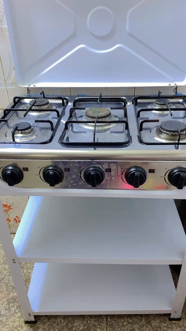 السلام عليكم طباخ جديد واستعمال قليل ونظيف جدا وعيونه قويات كلشي مابيه السعر ٥٠ الف وبي مجال بسيط العنوان بغداد الدورة شارع حي الشرطة قرب ماركت الريان الاستفسار الاتصال على الرقم ***********
