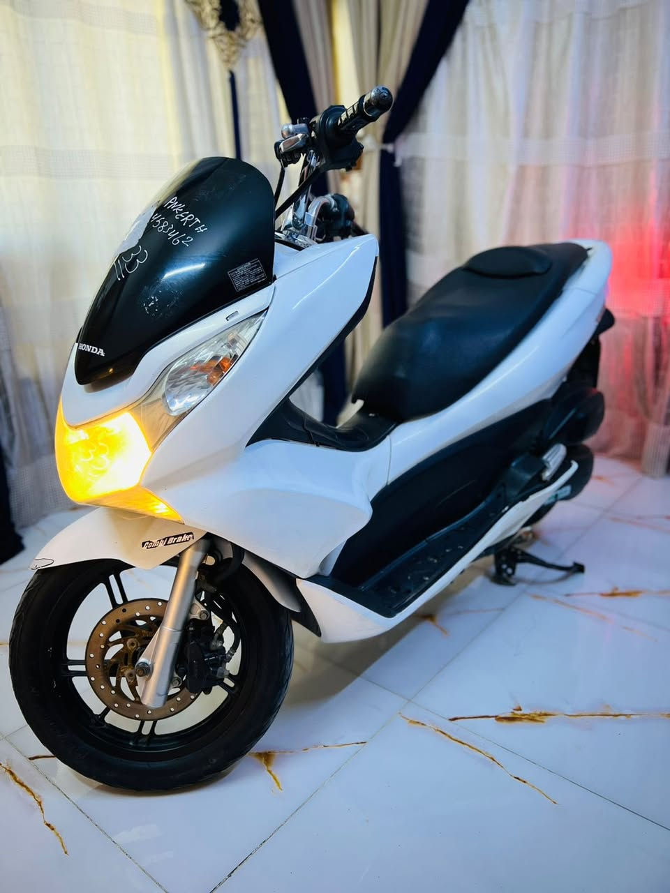 السلام عليكم وكاله وكاله ماشيه   للبيع دراجه pcx ياباني  اصلي دراجة مال رمبه ماخذها رمبه الدراجه على ايدي 
الاصلي دراجه جديده مال جناي
الاصلي دراجه كامله أستان كهربائي حساس ازدحام ٢ دراجه جديده الدراجه مكينه لوك برغي ممفتوح بيهه شلعا معدل خير من اللّٰه دراجه تكول جديده بمعنئ الكلمه واحلا من الصور دراجة مكينه مكفوله اي نقص مابيه
السعر مليون و250    
اي استفسار*********** بغداد

