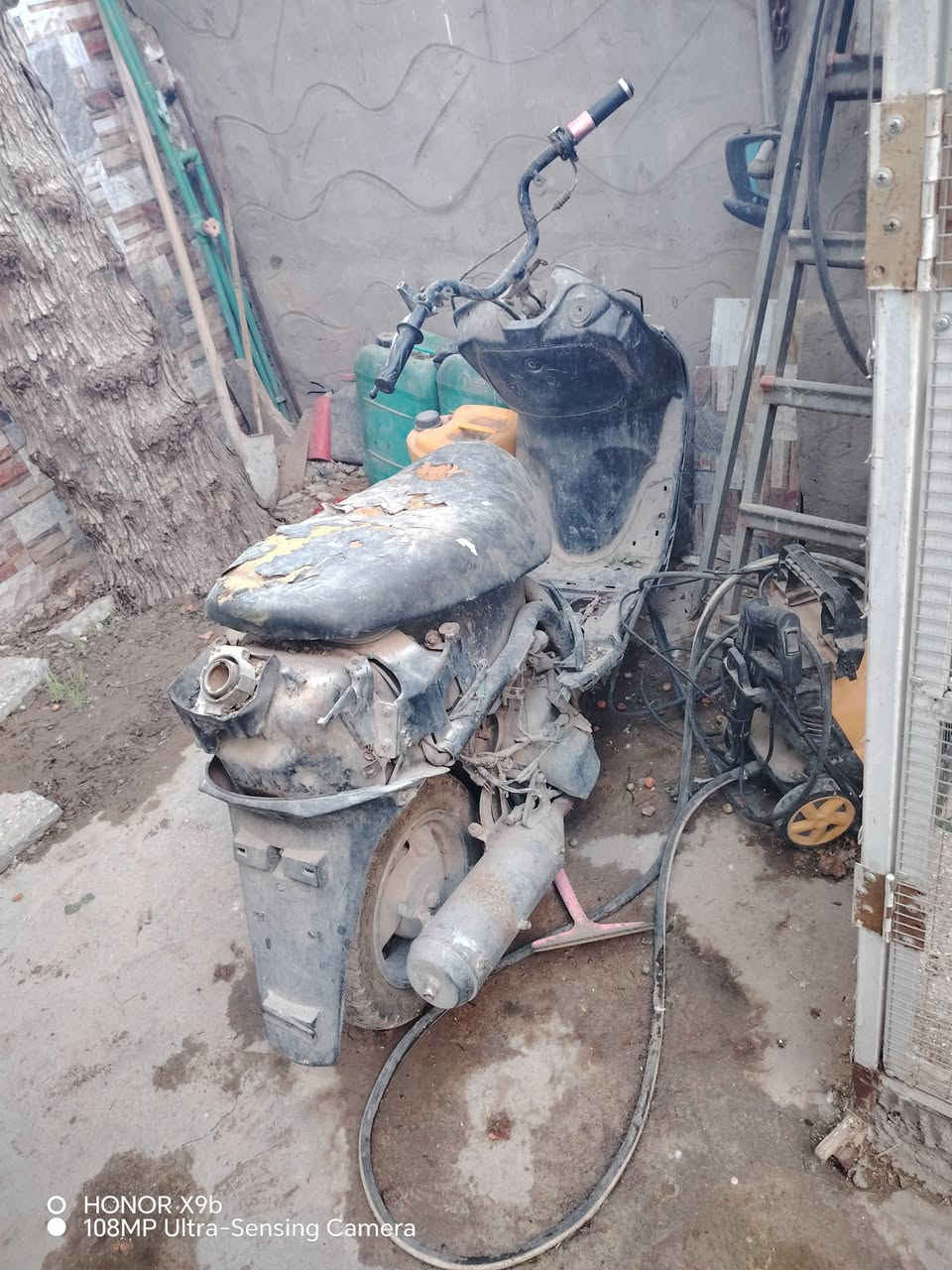 السلام عليكم ورحمة الله وبركاتة. دراجه متروكه بهاذ الشكل. أعلى سعر ابيع. ***********
