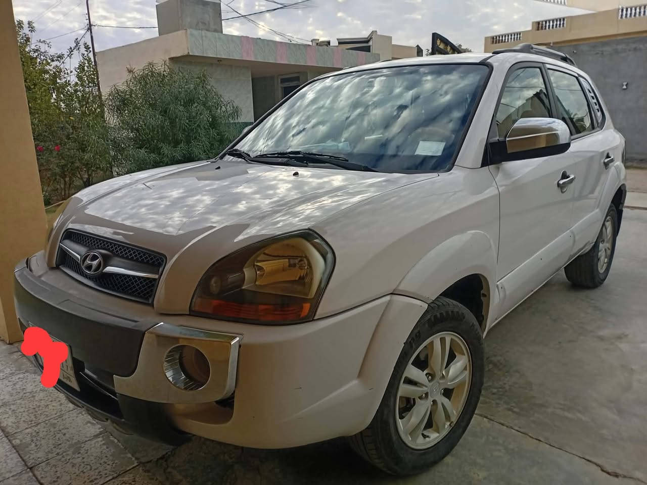 توسان موديل ٢٠١٠ خليجي ٤ سلندر دوش محرك كير كفالة بدون بارد بدون تبديل فقط رصعة بالجنطة موضحة بالسونار السعر ١٢٥$ 
***********
