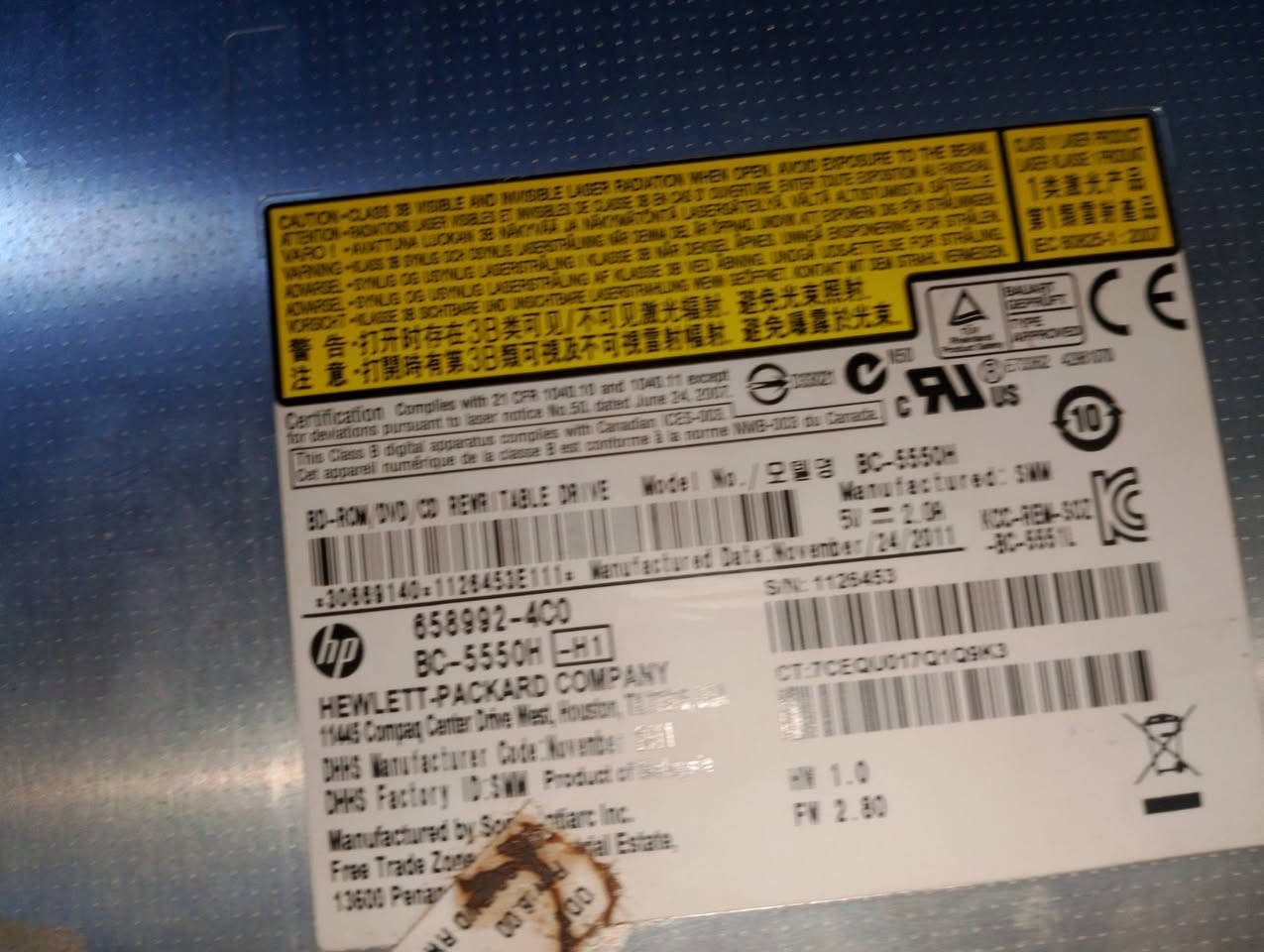 🔹 إعلان بيع قطع HP EliteBook 8760w Workstation (i7 + Quadro + SSD)
بيع سريع وصادق! جميع القطع شغالة ومضمونة، مناسبة للمصممين، المونتاج، CAD، والبرامج الاحترافية. البيع محلي فقط، بدون توصيل.
1️⃣ المعالج (CPU) – Intel Core i7 Quad-Core
أداء قوي للبرامج الثقيلة مثل المونتاج، التصميم ثلاثي الأبعاد، AutoCAD
درجة حرارة مستقرة بسبب تبريد ممتاز
سعر القطعة: 50 ألف دينار
2️⃣ كرت الشاشة (GPU) – NVIDIA Quadro 3000M
مصمم للأعمال الاحترافية (مونتاج، CAD، 3D)
شغال بدون أي خطوط أو مشاكل
المروحة قوية جدًا لتبريد الكرت
سعر القطعة: 45 ألف دينار
3️⃣ الذاكرة العشوائية (RAM) – 4GB DDR3
شغالة تمام
قابلة للترقية إلى 8GB لتحسين الأداء
سعر القطعة: 12 ألف دينار
4️⃣ الهارد SSD – 256GB
تحميل النظام والبرامج أسرع بكثير من HDD
شغال بدون مشاكل
سعر القطعة: 32 ألف دينار
5️⃣ الشاشة – Full HD مكسورة → تعرض HD
صالحة للاستبدال أو كقطع غيار
سعر القطعة: 8 ألف دينار
6️⃣ Touchpad + الإطار الأصلي
شغال بشكل كامل
مناسب للاستبدال أو التجميع
سعر القطعة: 12 ألف دينار
7️⃣ الشاحن الأصلي HP EliteBook
أصلي 100%
كامل القدرة الكهربائية لتشغيل المعالج والكرت بدون مشاكل
سعر القطعة: 45 ألف دينار
8️⃣ البورد + المروحة + باقي الهيكل
نظيف ومشتغل بالكامل
مناسب لتجميع أي لابتوب Workstation من نفس الموديل
سعر القطعة: 20 ألف دينار


**إذا كنت صاحب هذا الإعلان وتريد حذفه لأي سبب، رجاءا أرسل رسالة إلى الدعم الفني**