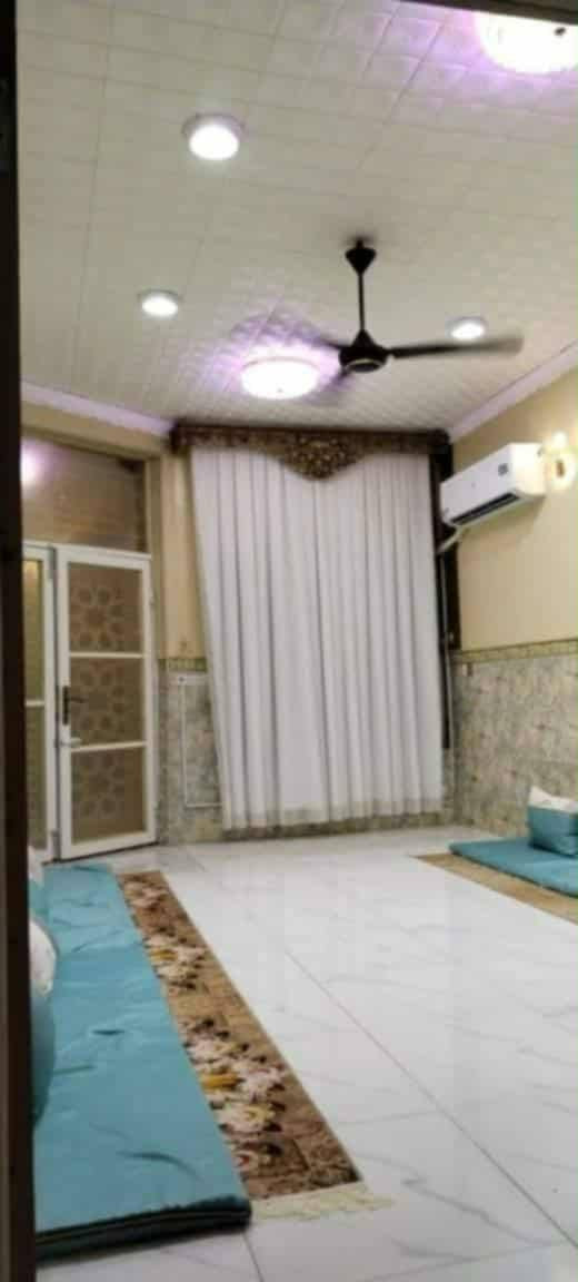 مشتمل للبيع 
الحكيم.. شارع ابو كيان الربيعي على شارع رئيسي وليس فرعي..  مساحته 125م
بناء درجة اولى مال جناي.. يحتوي غرفة وهول ومطبخ حار وبارد واستقبال وصحيات والطابق الثاني صالة كبيرة 7 امتار 
البناء طابوق
السقف صب
السطح اشتايگر 
الكهرباء بوري
مابي اي نقص وبناء حديث..  الواجهة حجر مرتب من جميع النواحي
وياه كاونتر حديث كم شهر من شديته تسگام درجة اولى للسگف
هاتف ***********
