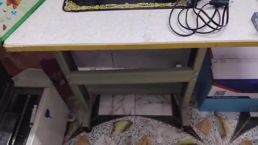 السلام عليكم ورحمة الله عندي هاي المكينه خياطيه للبيع كاملة شرط جديدة بس انا ماعرف اخيط بيها السعر ٩٥ قفل عنوان كربلاء حي قريش ***********
