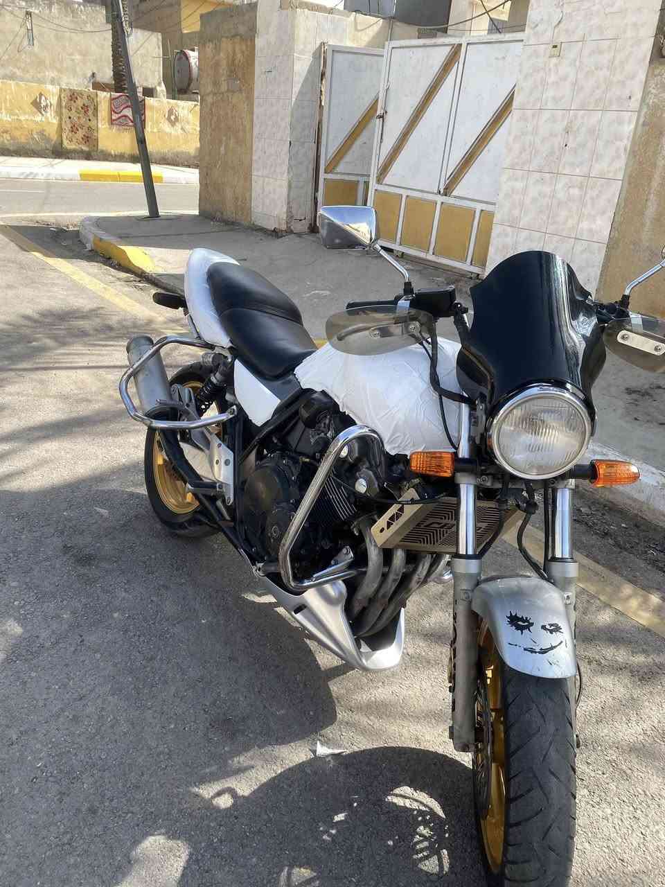 سيبي فور كابريتر لدراجه كامله مكمله مابيه نقص برغي لدراجه نضافته مبينه مكاني ديالى كنعان  
اسعر   بمليونين  وميه وخمسين  وبيهه مجال


**إذا كنت صاحب هذا الإعلان وتريد حذفه لأي سبب، رجاءا أرسل رسالة إلى الدعم الفني**