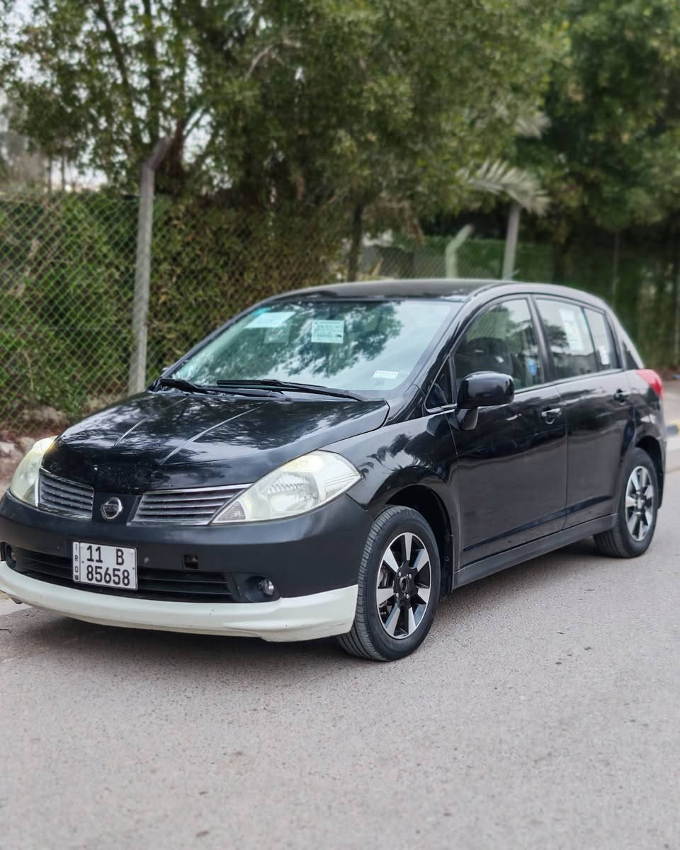 سلام عليكم فيرسا موديل 2007 
مكينه 2000 شاده جديده 
بيه صبغ جاملغ وبنيد بدون دواخل 
دوشمه عام 
تخم تاير تبريد ثلج 
صدر جديد 
نسويه جديده ورقم دولي 
العنوان حي البنوك 
***********
