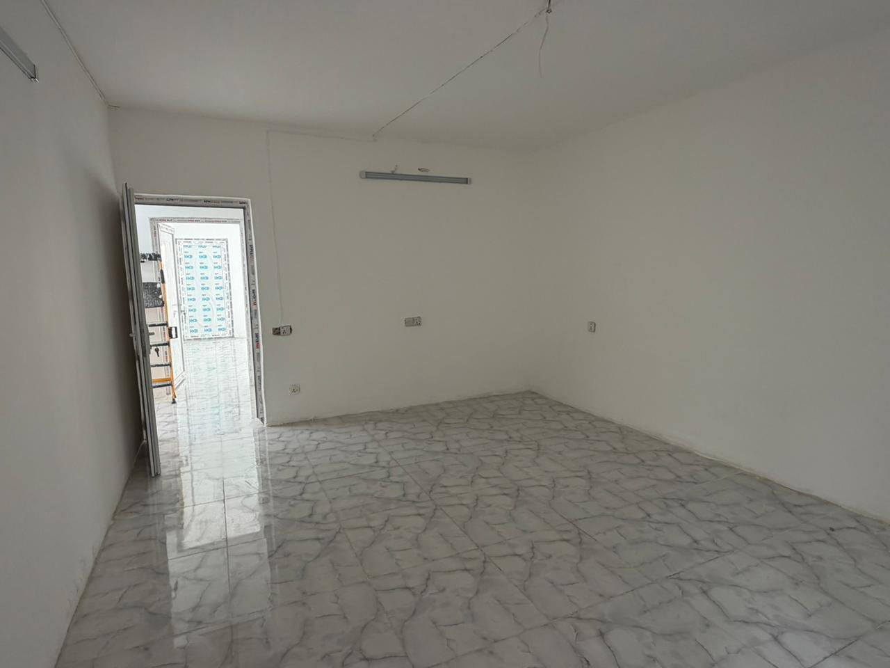 مشتمل للبيع العنوان خانقين حي رمضان 
خلف جامع حجيه كافيه طابو صرف 
المساحة ١٣٠متر طابق واحد ترمين 
جديد للاستفسار اكثر مراجعه مكتب 
رابەر شارع المزرعة قرب جامع هداية 
***********
