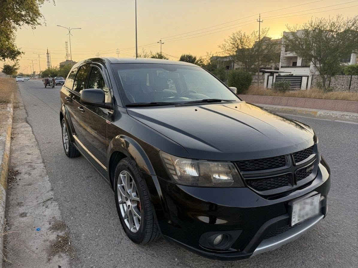 دودج جورني (Dodge Journey) موديل 2018 - فئة GT

المواصفات:
المحرك: 6 سلندر.
العداد: 68 ميل.
الرقم: أربيل، والسنوية نافذة لغاية 2029.

تشغيل بصمة + أبواب بصمة.
شاشة كبيرة.
تبريد مركزي 3 قطع تحكم منفصل.
تدفئة للكشنات الأمامية وللستيرن.
كشن السائق كهربائي.
مخازن سرية + ويل كروم 19.
إضاءة داخلية ليزرية موجهة.
منظومة غاز (60 لتر).

الحالة الفنية:
3 قطع صبغ وقطعتان بخ من أمريكا.

السعر: لمعرفة السعر، يرجى الاتصال بالرقم أدناه.

مكان تواجد السيارة: كركوك

للاستفسار والتواصل مع صاحب السيارة:
*********** كركوك, العراق
