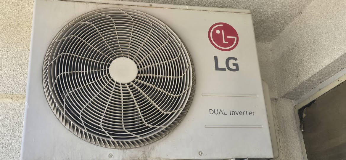 السلام عليكم  لللبيع سبلت نوع 
LG INVERTER 
انفيرتر 
حجم طن ونص نظيف كلش 
مابي اي تصليح السعر 500 الف 
***********

