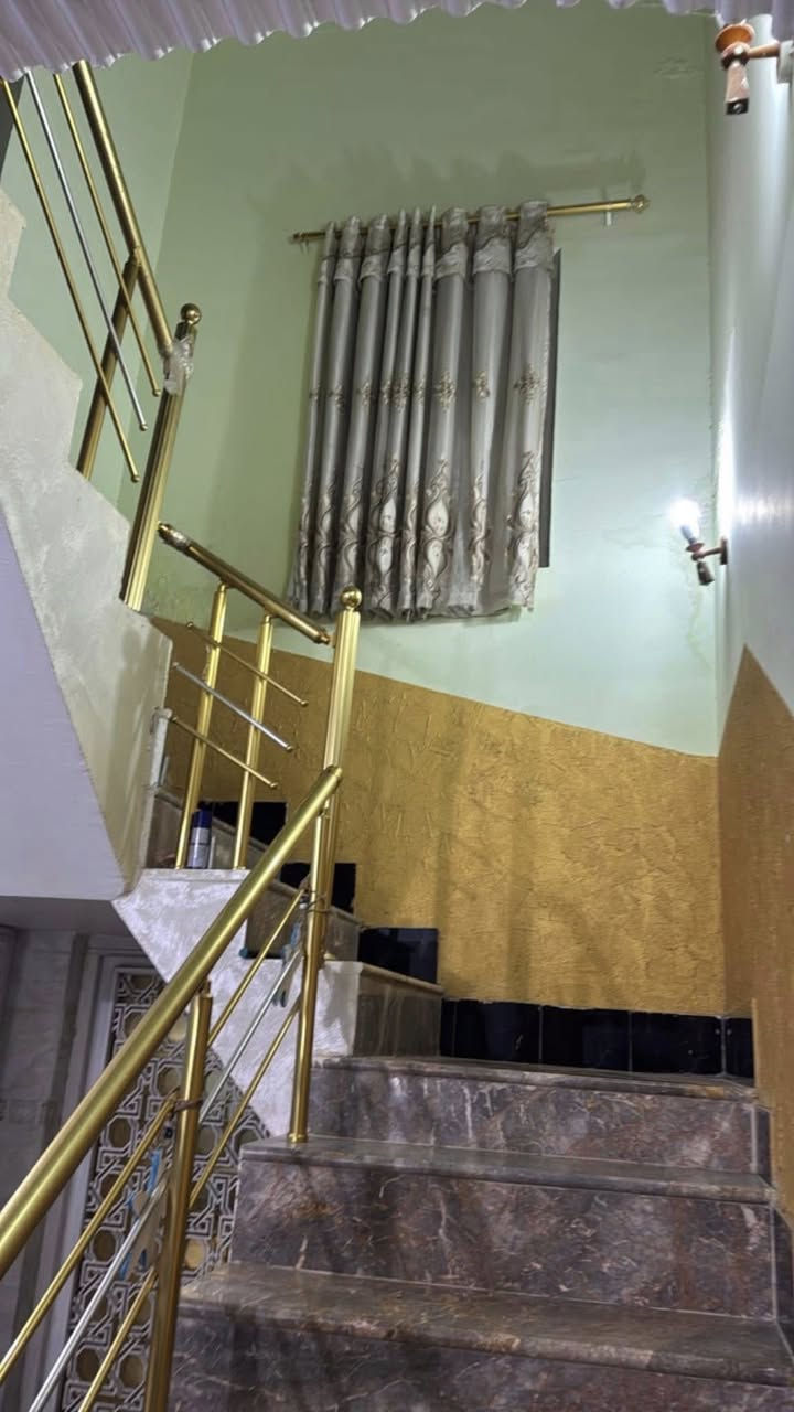 معروض لدينا في المكتب بيت المساحة 170 م ؛؛ بناء حديث طابقين كونكريت مسلح فول مواصفات ( العنوان) حي العسكري قرب التقاعد المربع الذهبي ثاني بيت عن شارع الوقائي الإتصال على *********** ابو علي الاسدي
