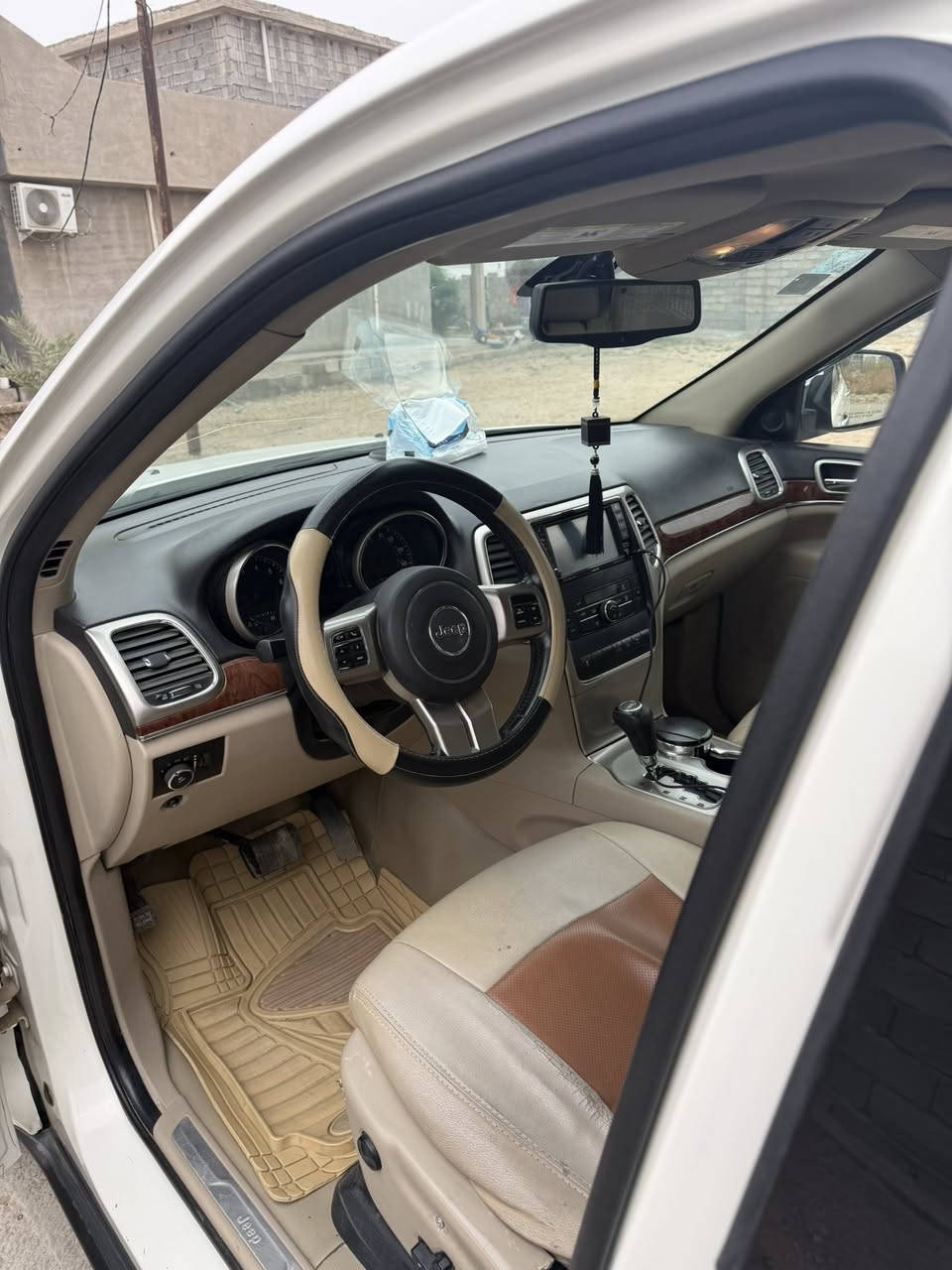 جيب ١١فول مواصفات لمتد بيه قطعتين جاملغ وبنيد فول بنوراما كشنات تدفه كراسي كهربائي فول مو اصفات مكانه الفلوجه سعر $165
***********
