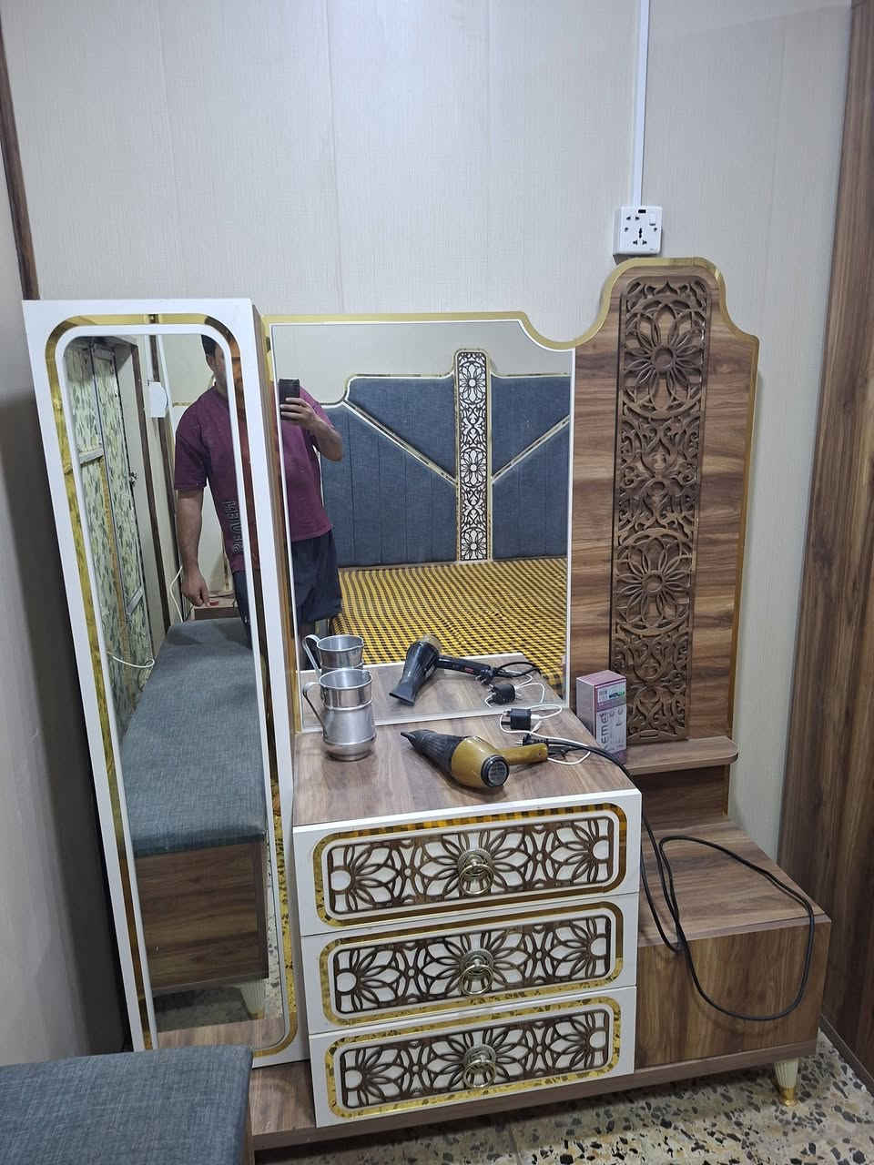 السلام عليكم غرقة تركية جديده للبيع استعمال قليل السعر 650 وبيها مجال للإستفسار واتساب فقط ***********
