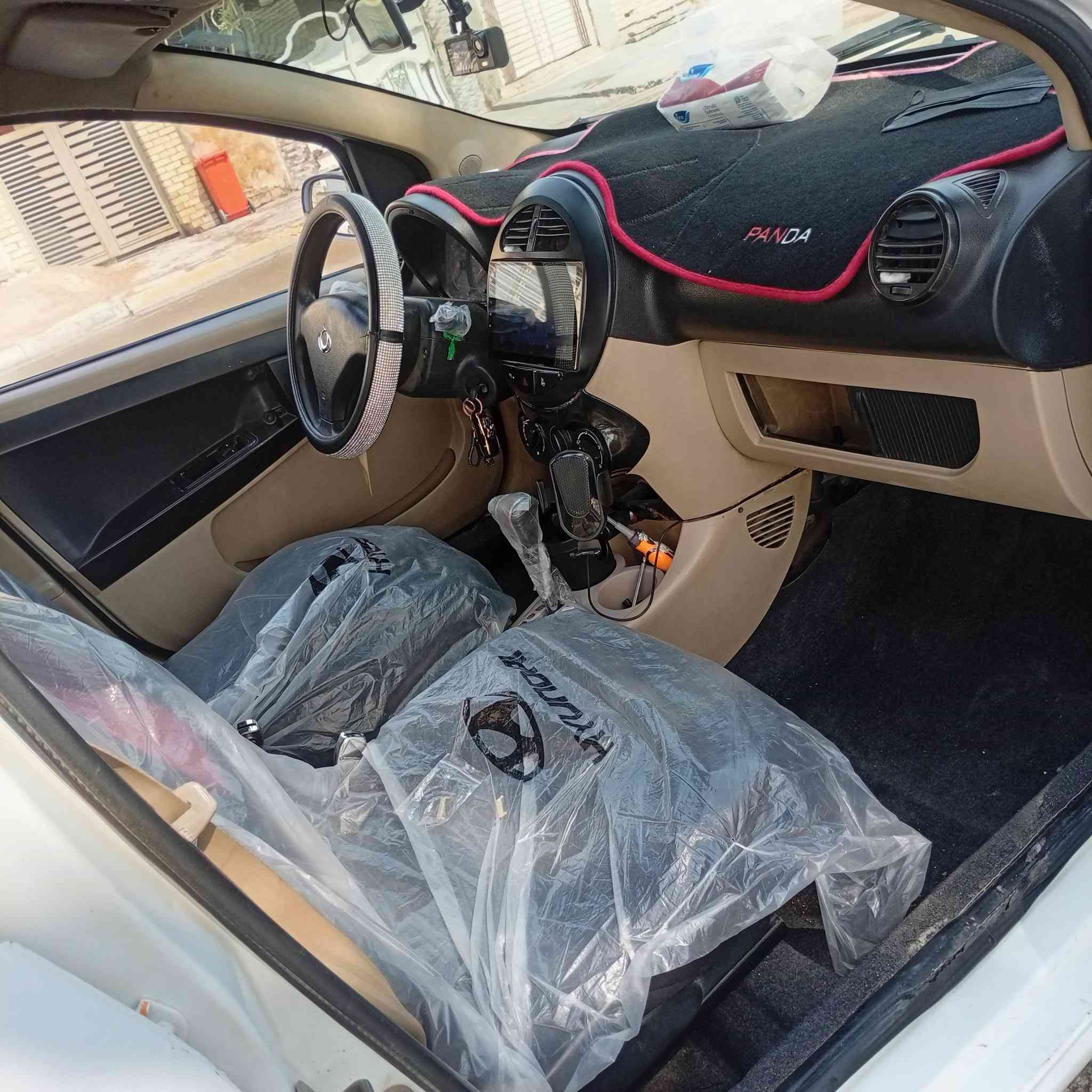 السلام عليكم… باندا موديل 2012 السيارة حلوة مابيها نقص برغي صبغ عام بدون ضرر تغيير لون من البرتقالي الى الابيض الكير المحرك التبريد بحالة جيدة الكهربائيات كلها شغالة الشاشة اندرويد رقم جديد انكليزي بغداد تحويل بأي وقت السعر 46 ورقة مكان السيارة بغداد / حي الاعلام 
***********
