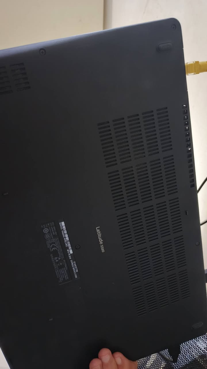 💻 للبيع لابتوب بحالة ممتازة
🔹 المعالج: Intel Core i5 الجيل السادس
🔹 كرت الشاشة: منفصل 2GB (940mx)
🔹 الرام: 8GB
🔹 التخزين: SSD (سريع)
🔹 الشاشة: واضحة ونظيفة
🔹 الحالة: شغال 100%، ما بيه أعطال
✔️ مناسب للدراسة، الأوفيس، التصفح، وبعض الألعاب الخفيفة
✔️ الجهاز نظيف والاستعمال شخصي
💰 السعر: 270 الف دينار (قابل للتفاوض البسيط)
📍 المكان: بغداد الحرية توصيل لايوجد
📞 للتواصل: خاص / واتساب ***********
