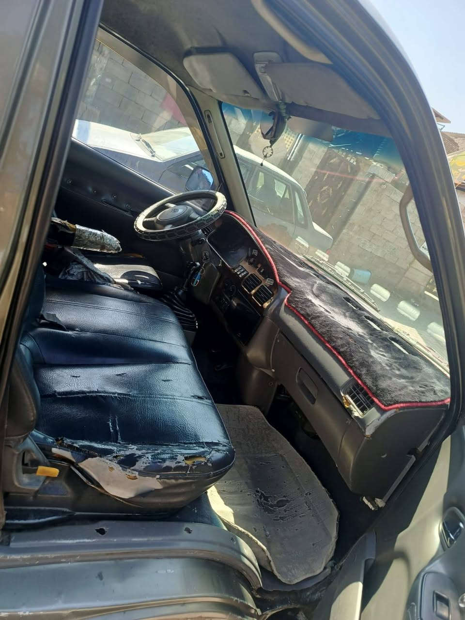 السلام عليكم للبيع بريجو موديل 2001سياره جديده مكينه وكير وكسن   تخم تاير كله جديد رقم كربلاء نكليزي سنويه ل2030سياره بلاديه كلهه ماعده الربع الي وره باب السلايت صبغ فقط والباقي كفاله مكاني صويره***********
