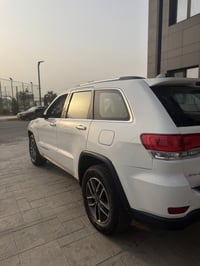 …. للبيع جيب موديل ٢٠١٩ لون ابيض لمتد رقم بغداد باسمي موصفات / شاشة جب...