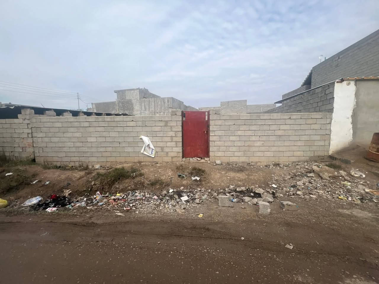 اعلان من #النيزك_للعقار لبيع وشراء الاراضي و الدور الزراعية والسكنية والمقاولات العامة 
--------------------------------------------

 قطعة ارض للبيع  بموقع ممتاز  
 
موقع الارض 
 - صلاح الدين - قضاء بلد - خلف اسواق جابر 

-مساحة الارض ..256م

📄 نوع العقار : سند زراعي 25 
--------------------------------------------
للاستفسار والتواصل : ***********

او زيارة مكتبنا الكائن في - صلاح الدين - بلد - شارع الامير - مقابل عيادة الدكتور قاسم حاتم
