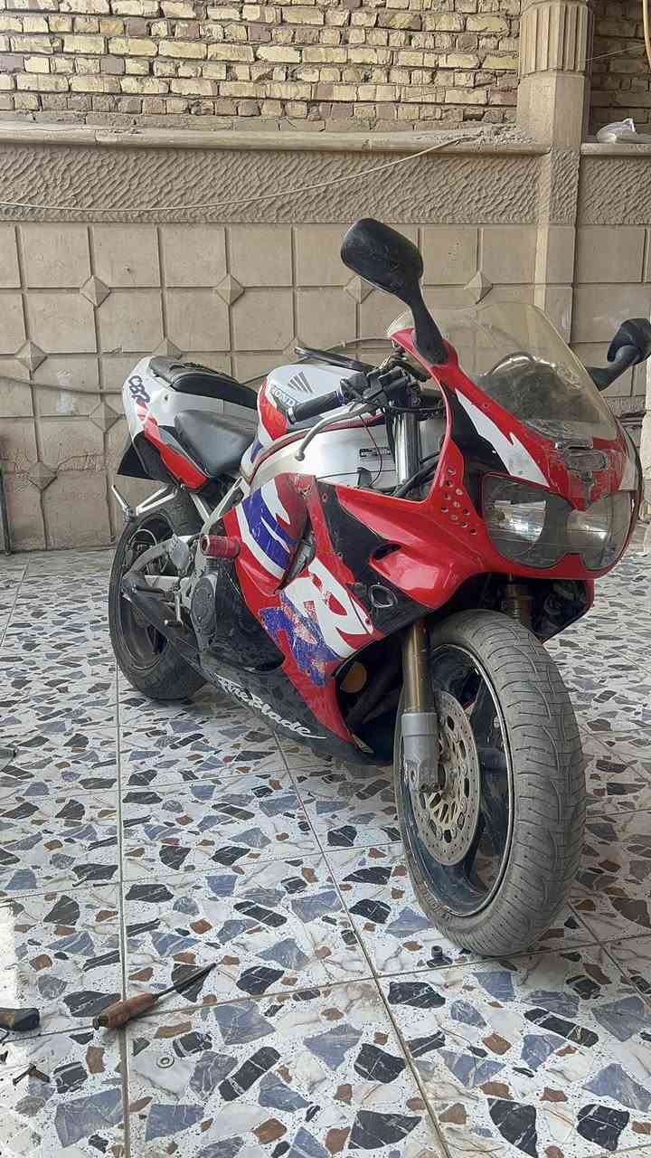 السلام عليكم سيبي آر 919 للبيع مكينه مكفوله بس يرادلها ترتيب السعر خاص ***********
