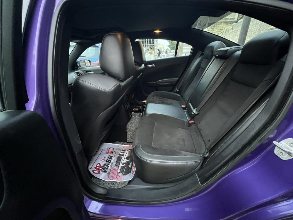 السلام عليكم
تشارجر بنفسجي  2023 خليجي 3.6 GT PLUS //٣,٦ جي تي بلاس 

المواصفات :
وكاله هارلم 
فتحة سقف
رادار امامي جانبي 
ويل 20
مثبت سرعة تفاعلي 
شاشه كبيره 
تحديد مسار 
تشغيل عن بعد
بصمتين 
مري قلاب 
اضائة LED داخلية 
كراسي كهرباء خزن ميموري 
كشن تدفئة تبريد مخمل وجلد حضن 
عداد السرعة ٢٠  الف و ٧٠٠ كيلو قابل للزياده 
منظومة صوتيه Alpine

هذا السونار المرفق مع الصور قديم من اشتريتها قبل سنة والي يريد يشتريها   نوديها سونار جديد . 

بأسمي تحويل ثاني يوم

السعر 30,700$  

رقم بغداد 
مكاني الشعب / حي التجار 
للاستفسار الاتصال على الرقم: *********** // احمد
