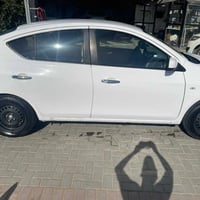 نيسان سني للبيع ٢١ بليته زركه بدون صبغ طخه بالباب مال سايق فقط موضحه ب...