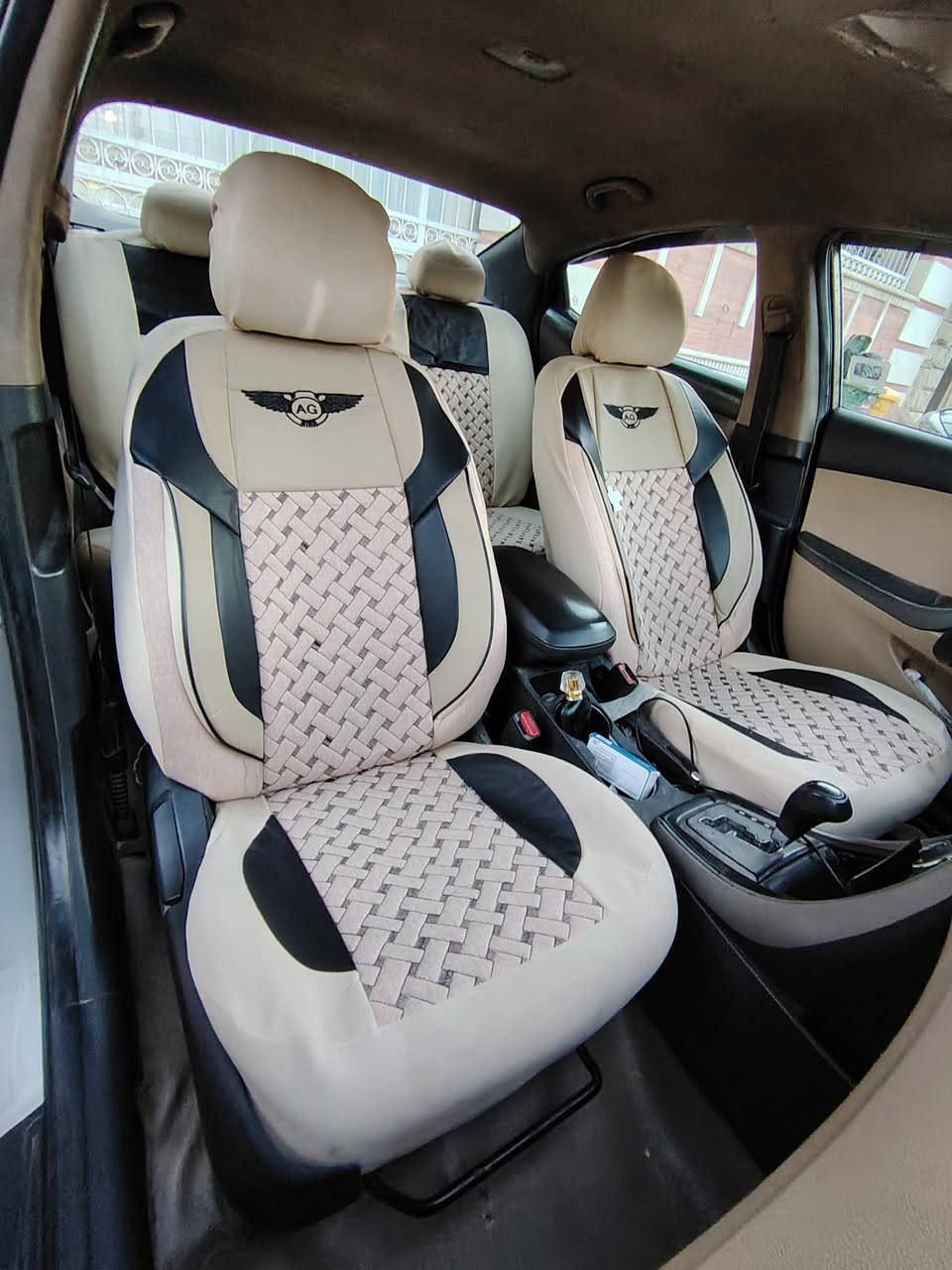 سلام عليكم
النترا 2013 وارد امريكي
محرك 1800
رقم بغداد
كفاله كير ومحرك 
حادث امريكي باب السايق  وجاملغ اريباك ستيرن فقط
وبالعراق ضربه بالجاملغ الايسر 
صدر جديد سلف جديد منضومة زنون كاعيه جلد دوشمه جديده فلنجات جديده بلكات ونوزلات جديده
مكاني بغداد الكاظميه 
السعر 100 وبي مجال للشراي
تواصل واتساب  ***********
