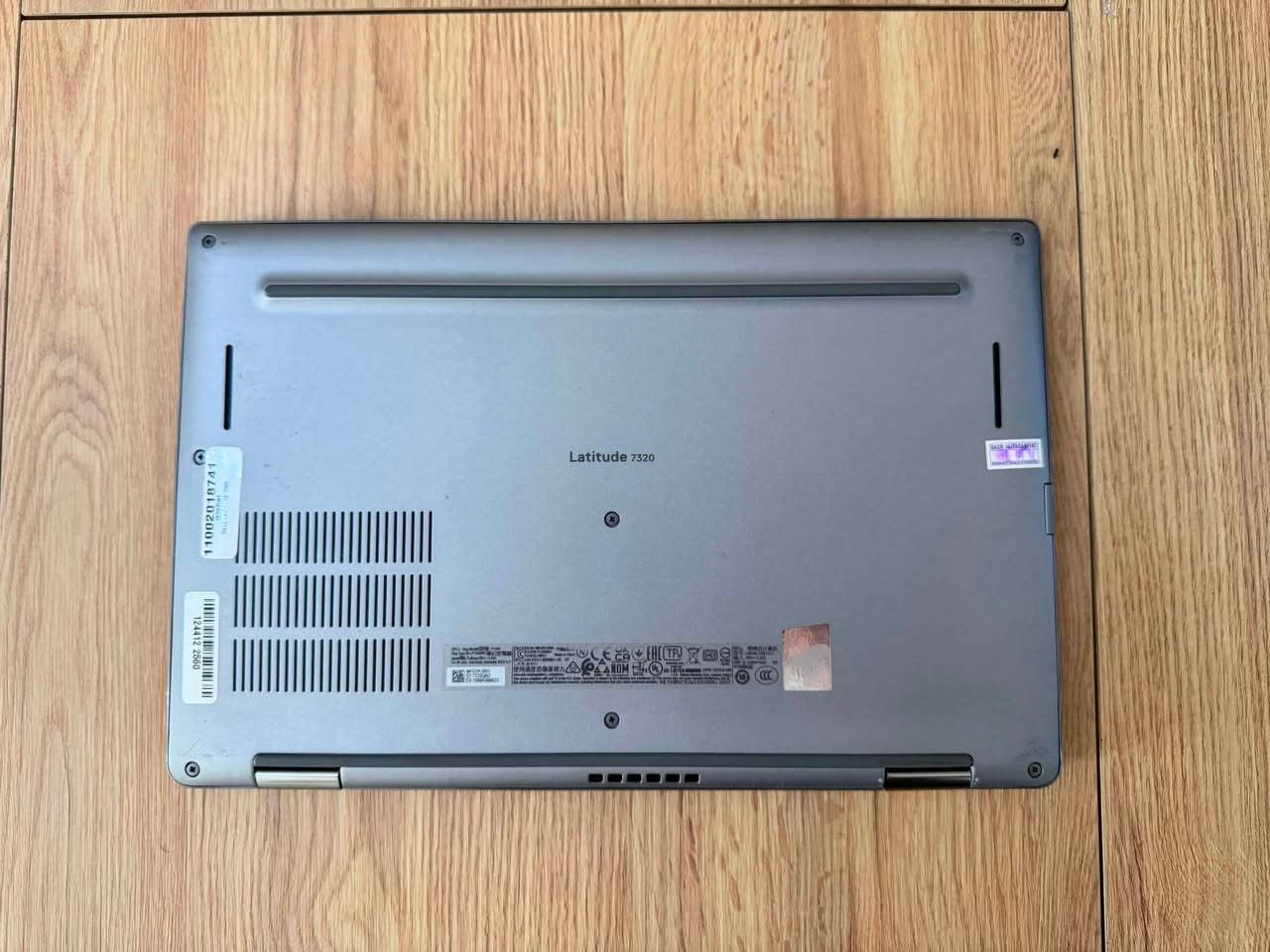 السلام عليكم
لابتوب لمس قلاب 2in1 DELL LATITUDE 7320 كور اي سفن  جيل 11 لمس قلاب 360درجة حديثة لون سلفر
مواصفاتها
CORE i7 1185G7 كور اي سفن جيل 11 
RAM 16كيكا ddr4
هارد ssd nvme m.2 256 كيكا
كارت الشاشة حديث intel iris xe graphics (8كيكا)
حجم الشاشة 13.3 ips full hd لمس قلاب ضد التوهج والانعكاس 
تحتوي على بصمة وجه face id وكذلك بصمة اصبع finger print 
كيبورد ضوئي 
تحتوى علي منفذ تايب سي TYPE C ومنفذ الشحن تايب سي TYPE C
لابتوب نضيفة كلش ومعتني بيها وبنظافتها 
لابتوب قوية وحديثة وتشغلك كل البرامج الهندسية والرسم ومنصب اوتوكاد ٢٠٢١ وبرامج الفوتوشوب 
مكاني بغداد الاسكان شارع مستشفى الطفل
السعر 650 الف ***********
