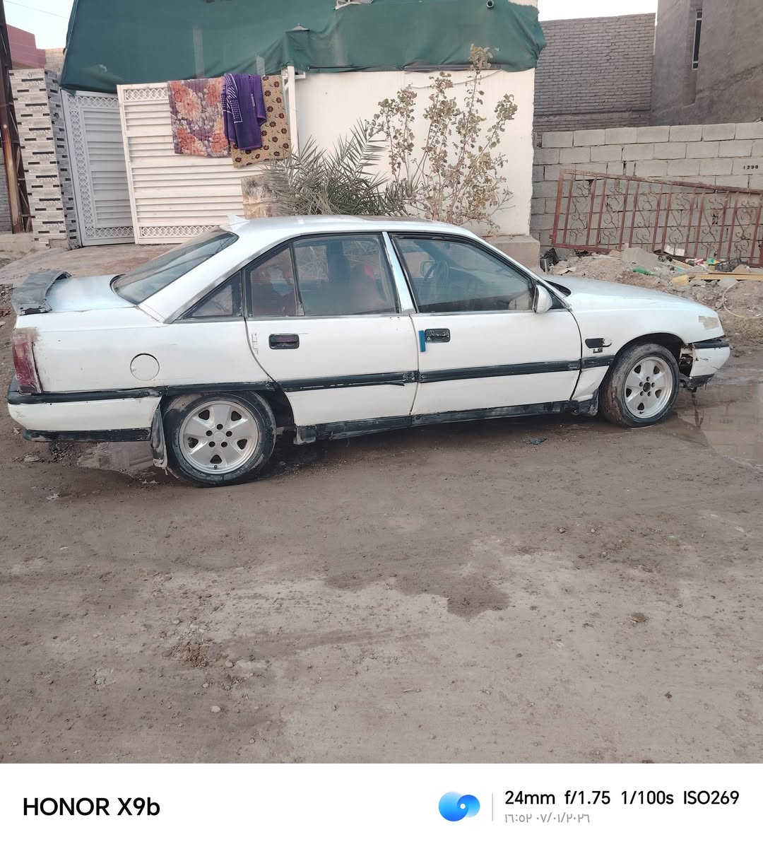 اوميكا موديل 90 المكينه خير من الله مستلمه سنويه خضره مراوس اوبيع سعر 15جاهزه سياره من كلشي بس بيها ضعف بلعينه مال لكليش ساره شغاله *********** /***********
