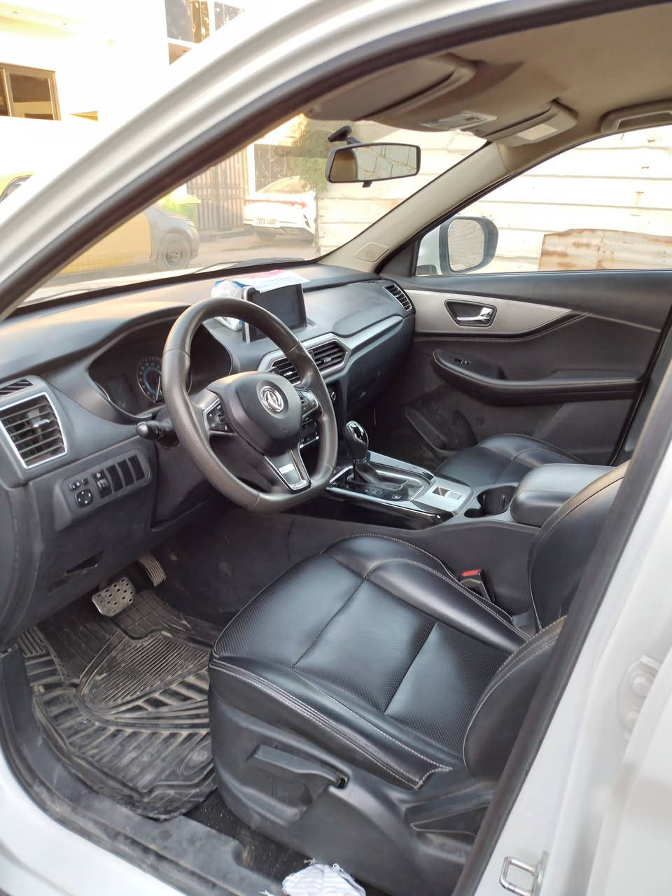 سلام عليكم للبيع كلوري 560 مكفوله محرك 2000 موديل 2021 السياره جاهزه اي نقص مابيها مكاني بغداد الدوره  هاذا رقمي *********** سعرها   160  روقه
