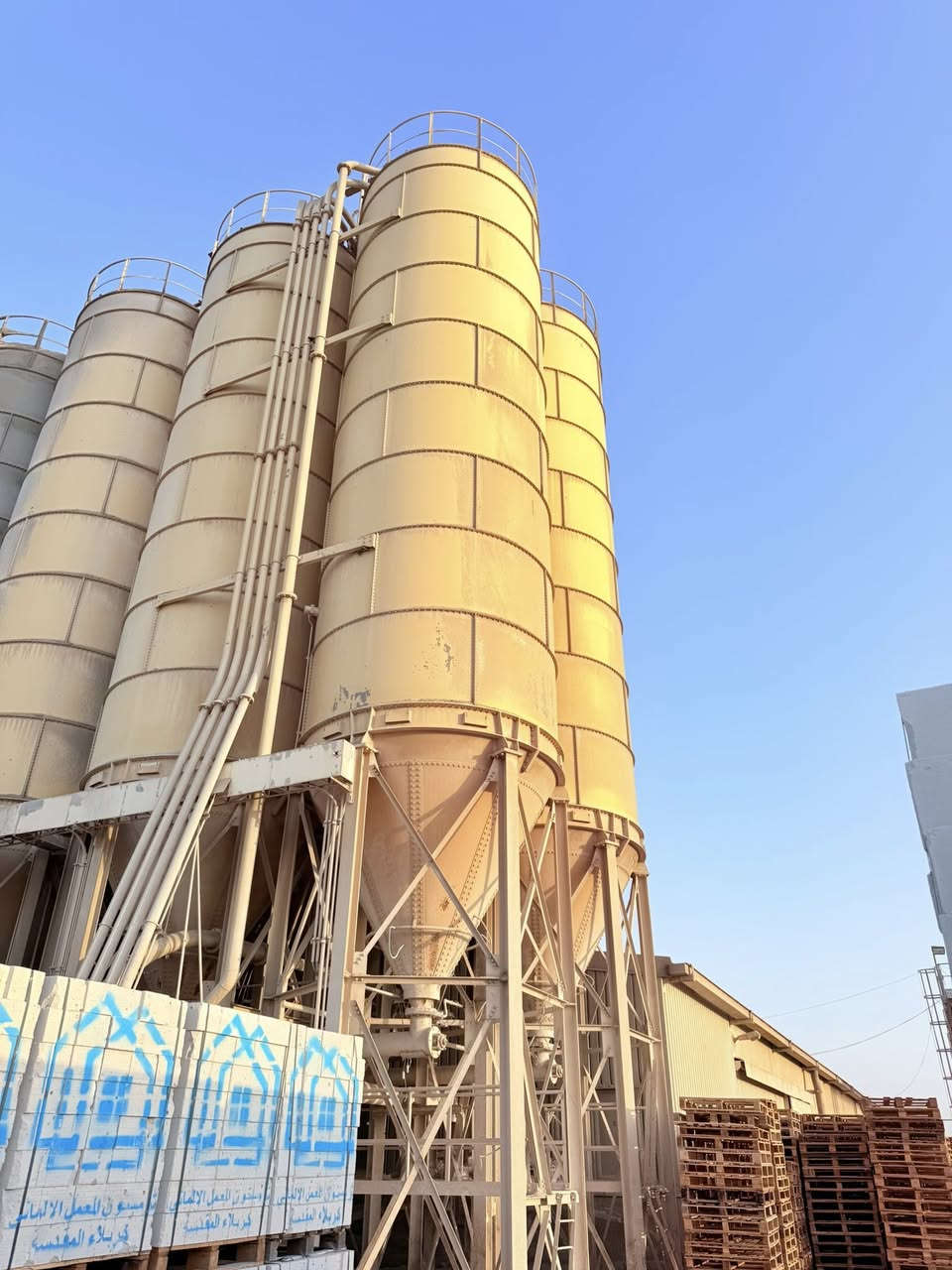 سايلوات  الماني للبيع سعة 200 طن كل سايلو ***********
