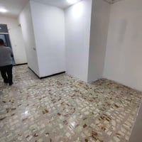 متوفر للأيجار مشتمل طابق ثاني  غرفه وصاله ومطبخ وحمام  درج خارجي  لعائ...