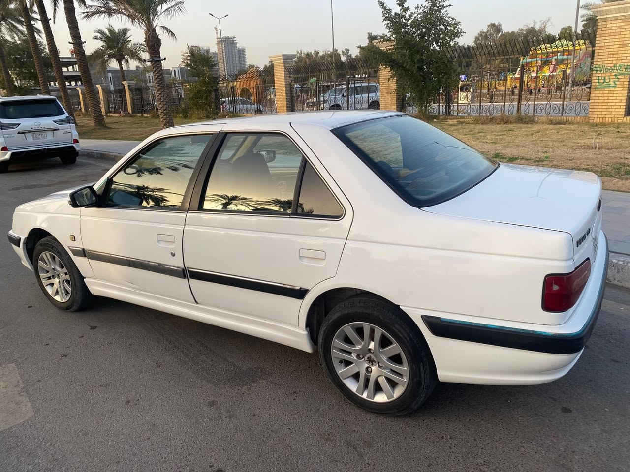 السلام عليكم 
بيجو بارص موديل 21
رقم بغداد باسمي 
سياره نظيفه وبدون اي ضربه فقط بارد بالبنيد وموضح بالصوره
كير مكينه تبريد حداديه كلها مكفوله 
مكاني بغداد الغزالية
السعر 71 ورقه وبيها مجال بسيط 
الشراي يتصل ويتدلل 
رقم ***********
