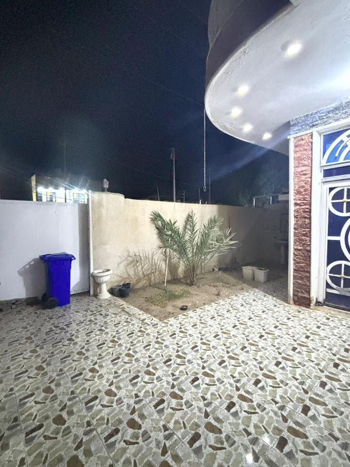 نعلن عن بيع دار مساحة 200 متر بناء حديث عرض الشارع 20 متر ( القسم البلدي) بالخدمات :
الطابق الاول :
حديقة وكراج والواجهة حجر، غرفتين نوم وصحيات داخلية وخارجية واستقبال وصالة ومطبخ
الطابق الثاني :
غرفتين صالة وصحيات وسطحين شتايكر تتوفر كافة الخدمات
والموقع مميز
- موقع واسط- كوت _الخاجية شارع القسم البلدي للاستفسار الاتصال على :
0780 554 9597
0771 657 0342
