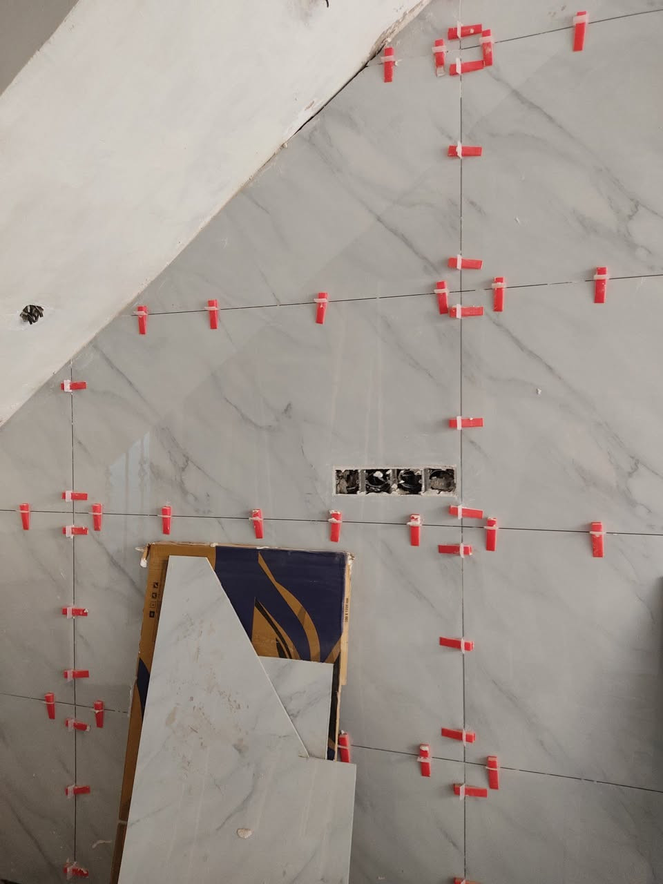 خلفه سيراميك مصرى متفرغ حاليا لكل انواع السيراميك والبورسلين والكاشى والمرمر والبايات والألوااح .
شغل ليزر درجة اولى وتسليم مهندس .
 الرقم بيه واتساب .

بغداااد فقط .***********
