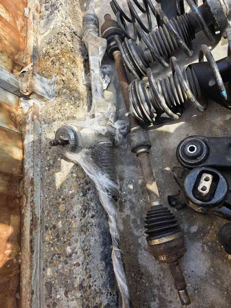 سلام عليكم شباب غراض صدر حاويه شرط زيرو مال النترا مضلع مشط ستيرن دبلات امامي كامل لويات خلفيه بوش خلفي 
طبلات امامي درايم شفت الطويل اذان محرك  شمعات لاستيك رباط غراض شرط نظافه ١٠٠ ب ١٠٠ مكان حي اور بغداد 
اشتريتهن السيارتي ونباعت  للاتصال ***********
