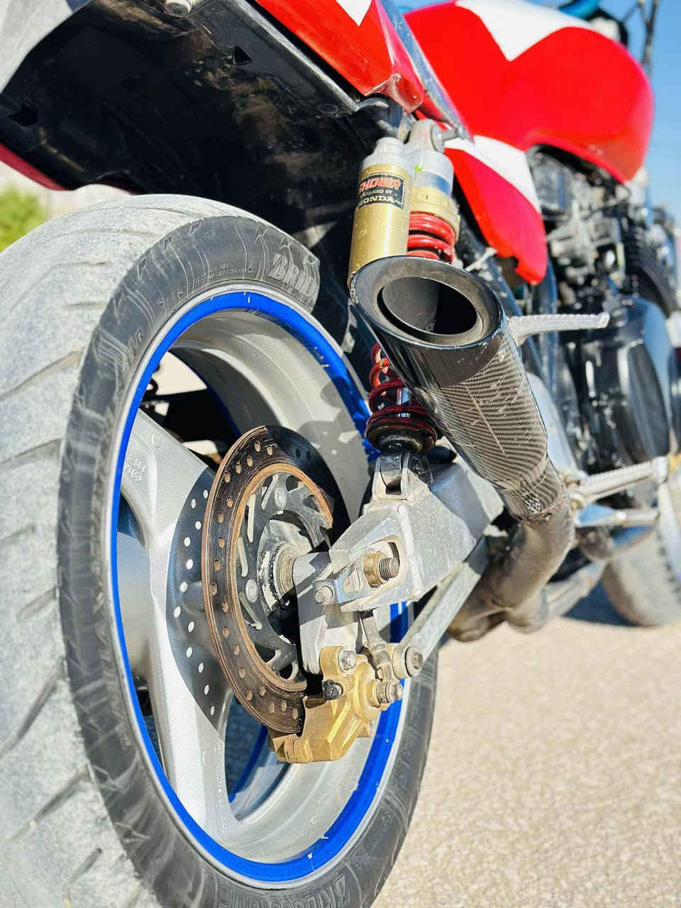 للبيع بطح
دراجه سبي فور 400  ١٦ ولف وراق أصولي دراجه مكفوله كفاله عامه اول وثاني وثالث  بطناش 
 مكينه وكير كفاله دراجه بلاديه كله برغي مابيه نقص نضافته  كدامك صورة 
 فصله نار ستيرن كزوز كاربون فايبر  رياضي سكان رياضي    تايرات جدد 
معدل ١٨٠ شرط  نكره بكل وقت
 مكان دراجه بابل 
السعر 1500 يعني مليون ونص
وبيهة مجال ذا شراي 
***********
